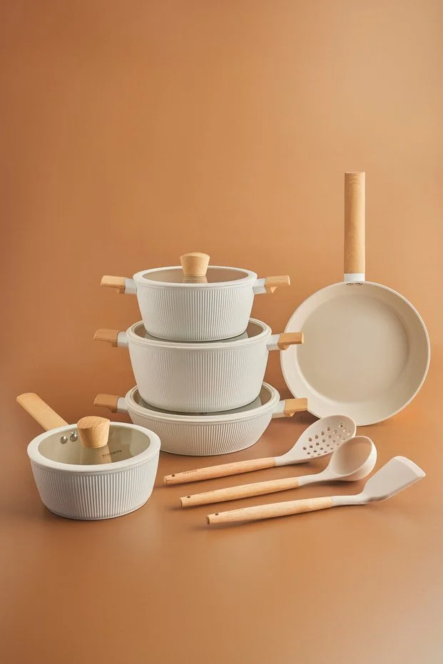x Refika Swiss Crystal Pureline 12 Parça Tencere ve Tava Seti Almond Cream - Servis Seti Hediyeli
